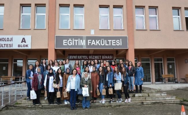 Düzce Üniversitesi liseli öğrencileri ağırlamaya devam ediyor