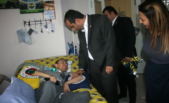 Mosturoğlu'ndan Fenerbahçeli kas hastası taraftara ziyaret
