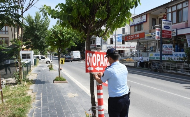 Zabıta ekiplerinden kaldırım işgaline geçit yok Zabıta ekiplerinden kaldırım işgaline geçit yok
