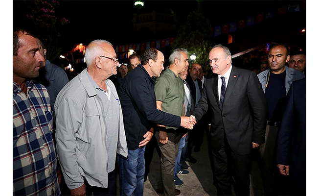 Bakan Özlü, vatandaşlarla sahurda bir araya geldi 