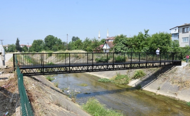 Bir yaya köprüsü de hamidiye mahallesine