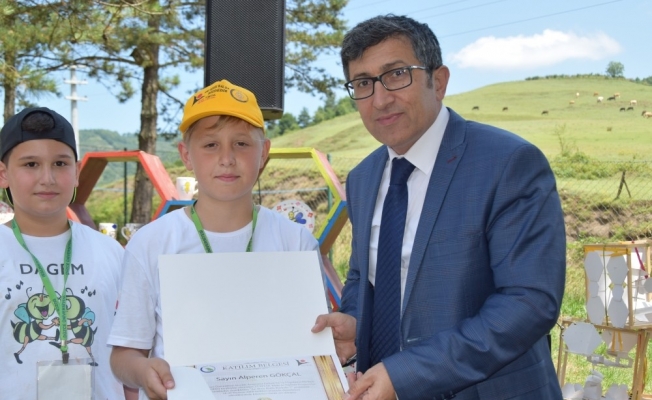 Çocuk arılara sertifikaları takdim edildi
