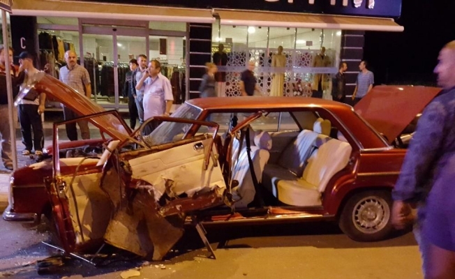 Düzce’de tır sürücüsü, 3 otomobil ve 1 kamyona çarptı vatandaşlar deprem zannetti