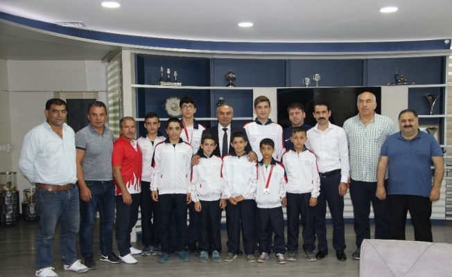 Başkan Ay’dan genç güreşçilere tam destek