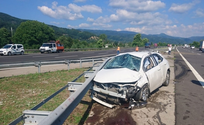 TEM OTO YOLUNDAKİ KAZADA 4 KİŞİ YARALANDI