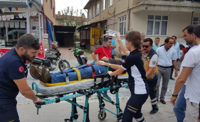Motosiklet ile Bisiklet Çarpıştı, 2 Yaralı Motosiklet ile Bisiklet Çarpıştı, 2 Yaralı