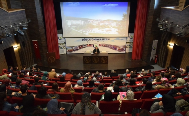 Düzce Üniversitesi’nde Cumhuriyet ve Demokrasi anlatıldı