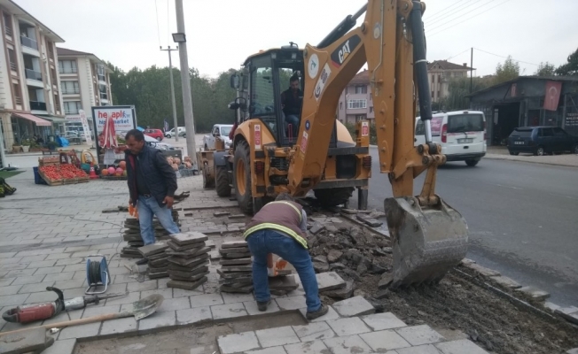 Kaldırım çalışmaları hız kesmeden devam ediyor