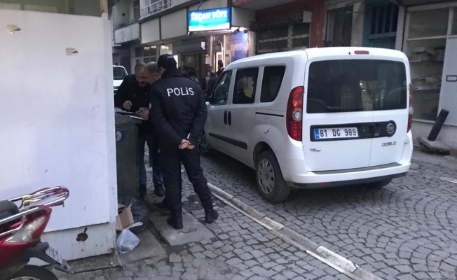 POLİS SIR PERDESİNİ ARALADI