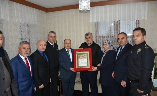 ŞEHİT AİLESİNE BERAT TAKDİM EDİLDİ