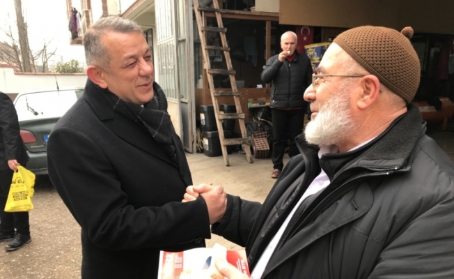 Başkan Adayı Erdoğan Bıyık sıkılmadık el bırakmıyor