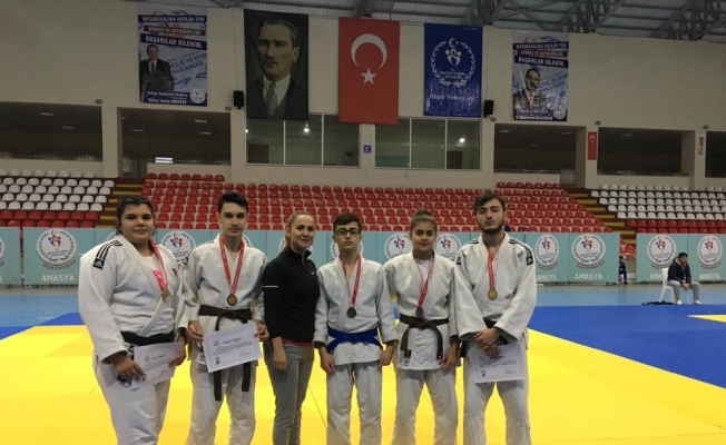 Düzceli Judocular 10 madalya ile döndü