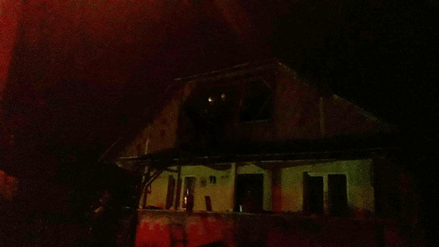 ANILARLA BİRLİKTE EVİNİ DE YAKTI