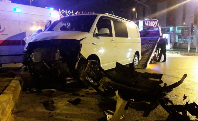 Kırmızı ışık ihlali kaza getirdi