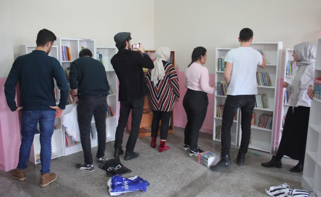 MİNİK ÖĞRENCİLER İÇİN KÜTÜPHANE KURDULAR