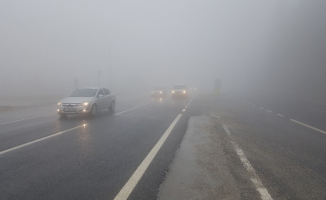Bolu Dağı’nda sis nedeniyle göz gözü görmüyor