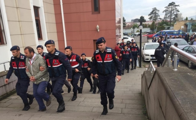 Düzce’de iskele demiri çalan 7 kişi tutuklandı Düzce’de iskele demiri çalan 7 kişi tutuklandı