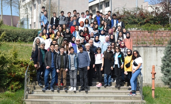 Gerede Hacı Sadık Öztosun Anadolu Lisesi öğrenvileri Düzce Üniversitesi’ni gezdi