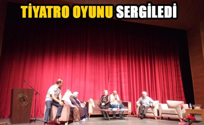 HUZUREVİ SAKİNLERİ SAHNEYE ÇIKTI