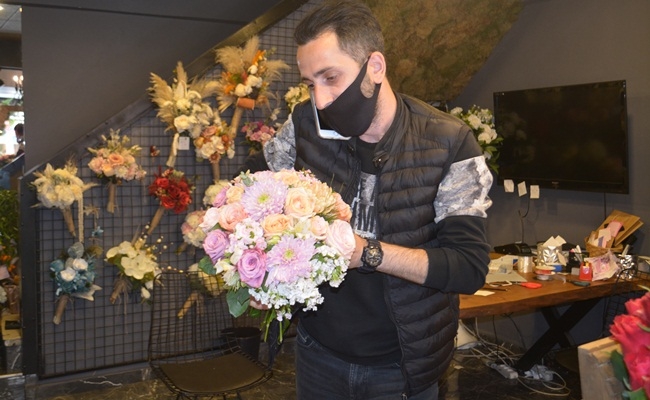 ÇİÇEKÇİLERDE ANNELER GÜNÜ YOĞUNLUĞU