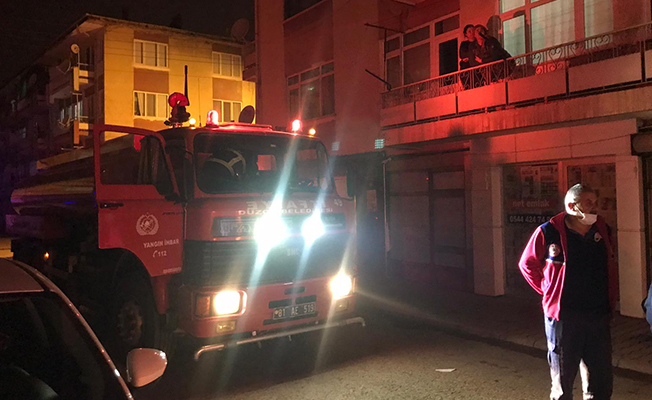 YANGIN APARTMAN SAKİNLERİNİN YARDIMIYLA SÖNDÜRÜLDÜ