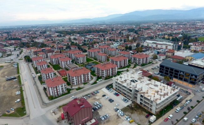 BİRÇOK BELEDİYE ESNAFIN YANINDA