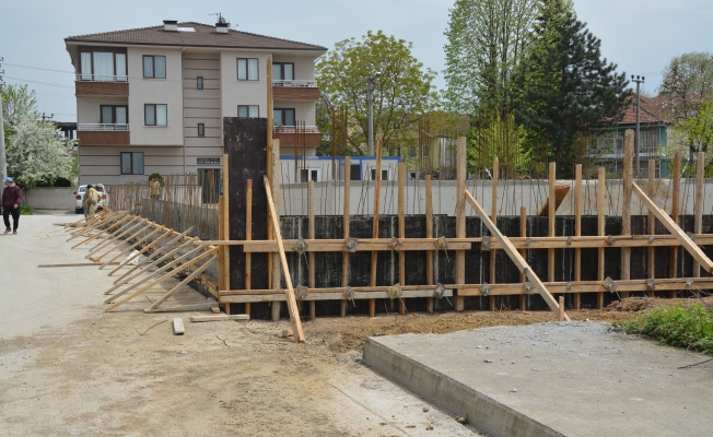 UZUNMUSTAFA’DA BİR TUHAF İNŞAAT…