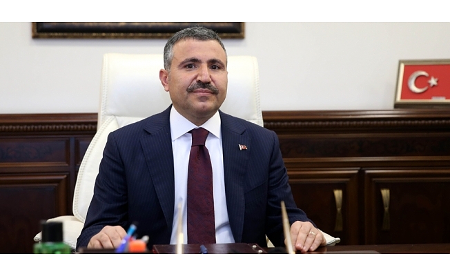 VALİ ATAY VE BAŞKAN ÖZLÜ GENÇLERE SESLENDİ