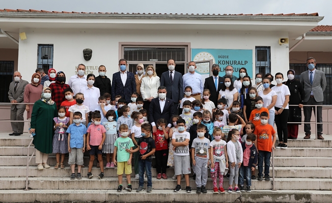 VALİ ATAY MİNİKLERİN HEYECANINA ORTAK OLDU