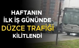 HASTANE YOLU ARAÇ YOĞUNLUĞU NEDENİĞYLE TRAFİĞE KAPANDI