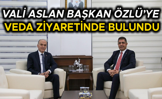 BAŞKAN ÖZLÜ DÜZCE’YE HİZMETLERİNDEN ÖTÜRÜ KENDİSİNE TEŞEKKÜR ETTİ