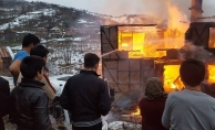 Köy muhtarının evi alev alev yandı